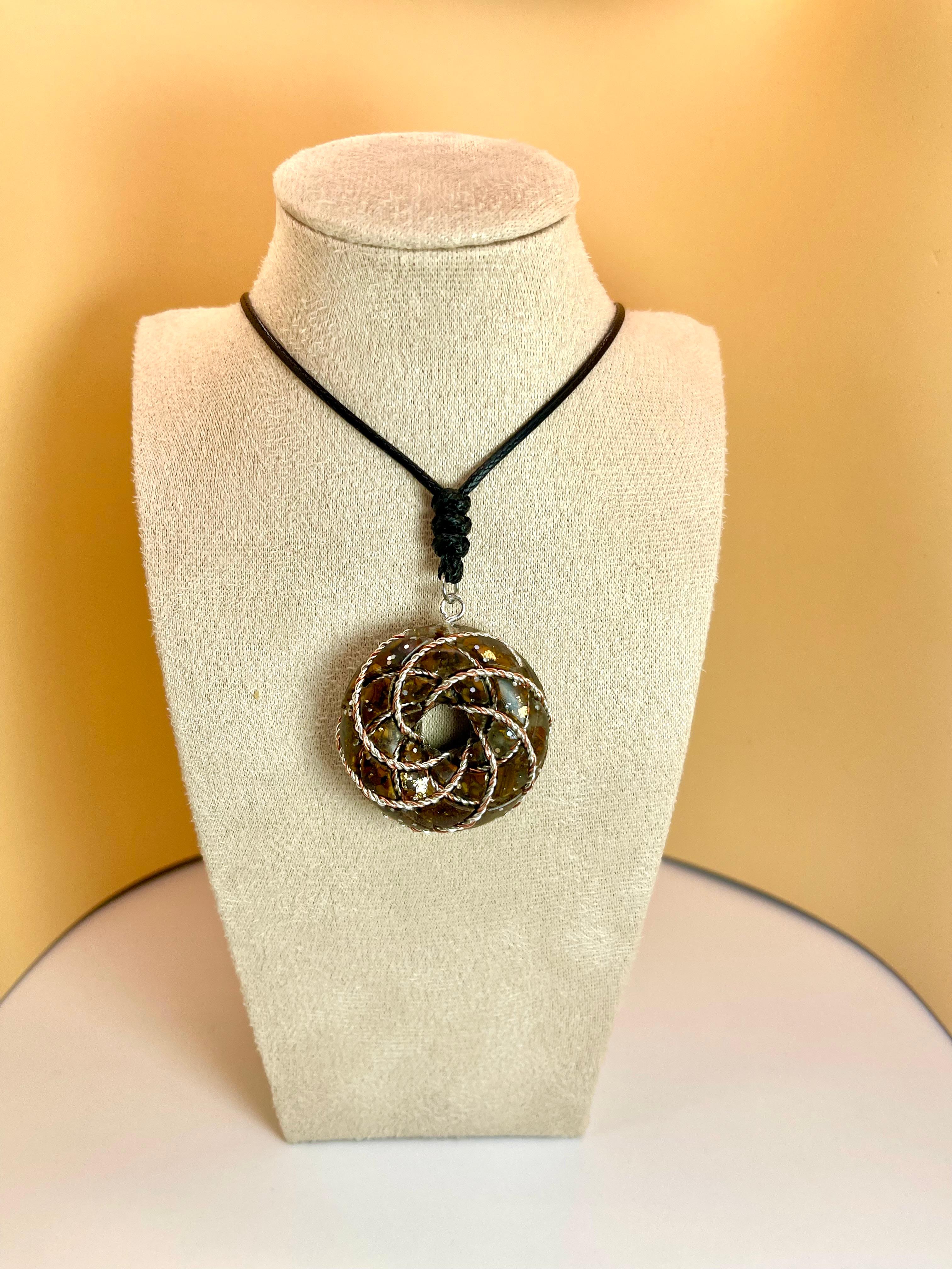 Pandantiv Toroidal „Triada Puterii” – Curaj, Abundență & Transformare Personală